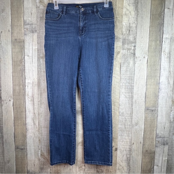 Lee Size 10 Medium Classic Fit Straight Leg Blue Jeans w/flaw Missing One - Picture 1 of 14